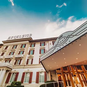 Grand Excelsior Hotel