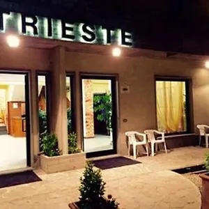 Trieste Отель